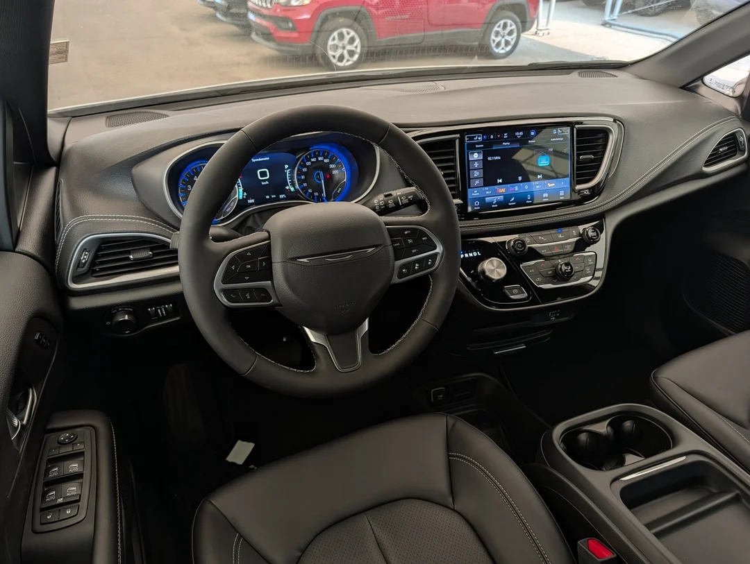 New 2027 White Chrysler Select - - AWD - 3.6L Pentastar VVT V6 - Safety Sphere Pkg w/ 360 Cam - Stow n Go Seats & More! image 24