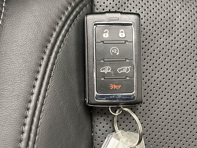Used 2023 Diamond Black Crystal Pearlcoat Jeep Series III image 31