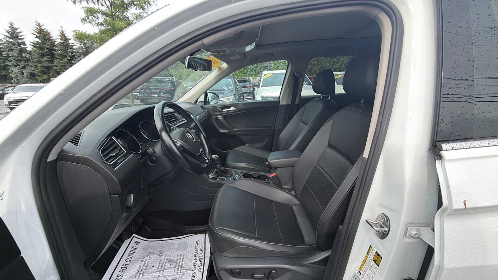 Used 2019 Pure White Volkswagen SE image 11