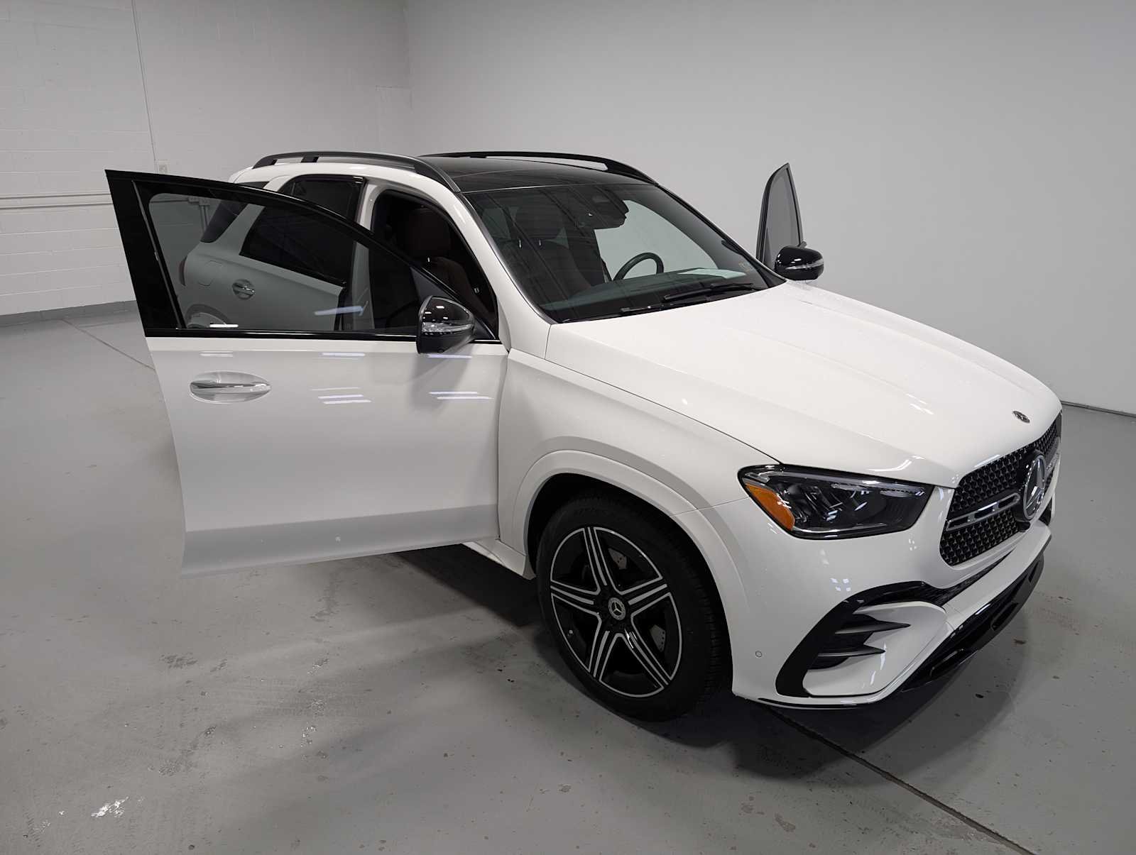 Certified Used 2025 Polar White Mercedes-Benz GLE 350 image 16