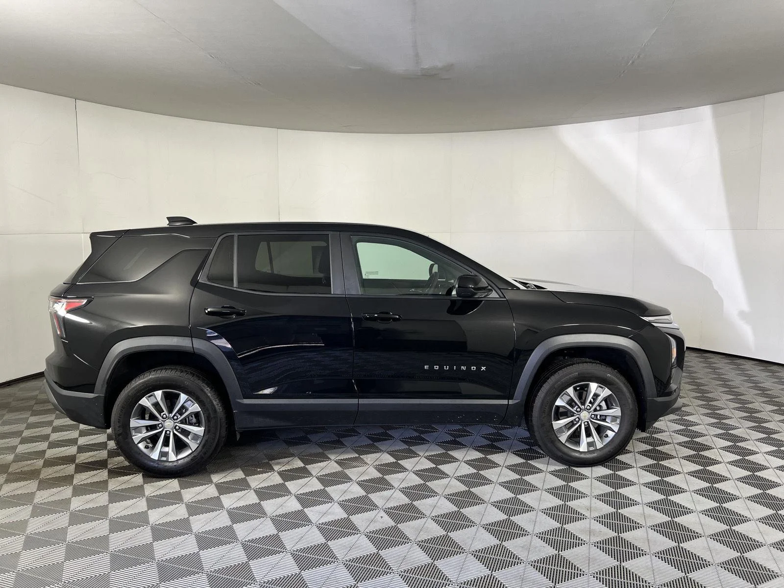 Used 2027 Mosaic Black Metallic Chevrolet AWD LT image 29