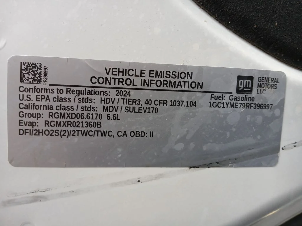Used 2024 White Chevrolet Custom image 35
