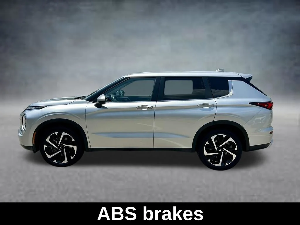 Used 2024 Silver Mitsubishi SE image 8