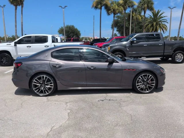 Used 2022 Gray Maserati Trofeo image 3