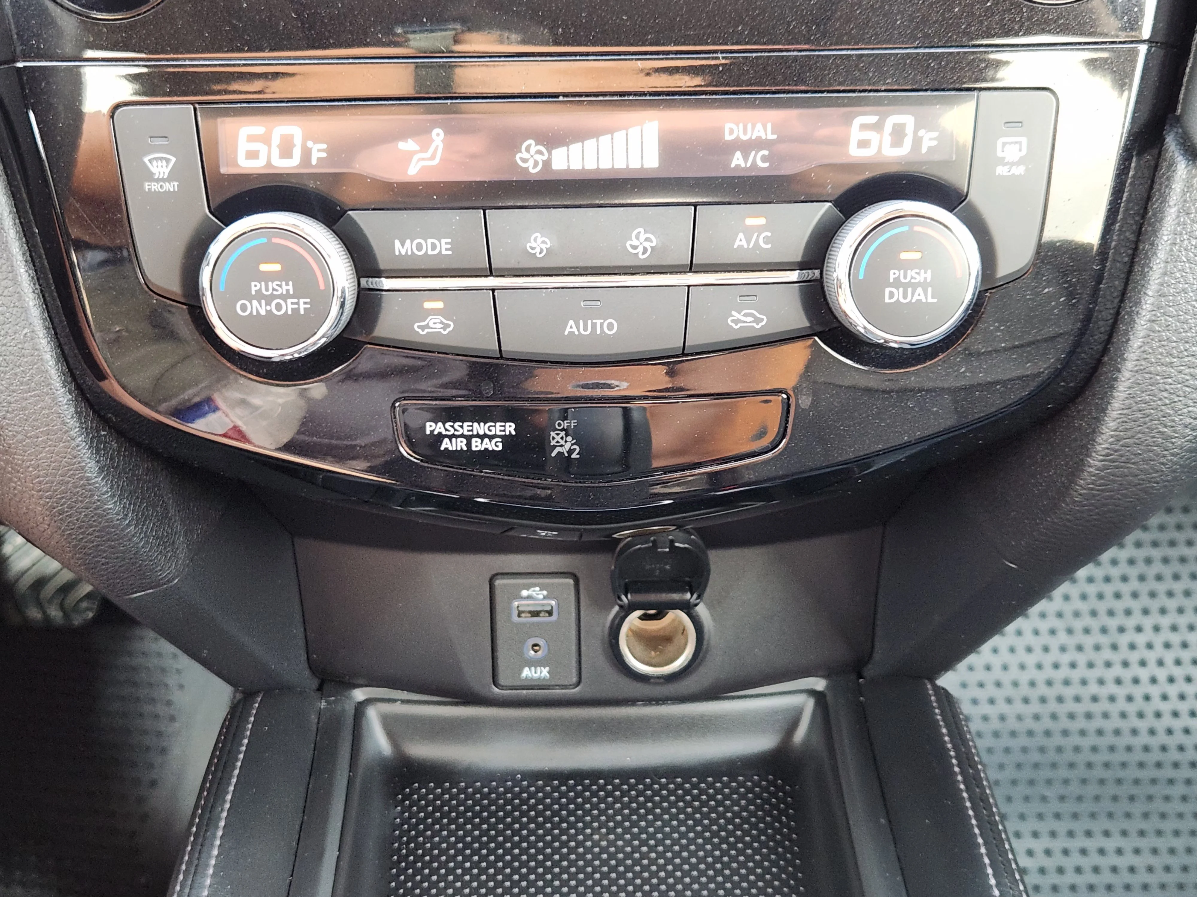 Used 2017 Magnetic Black Nissan SL image 20