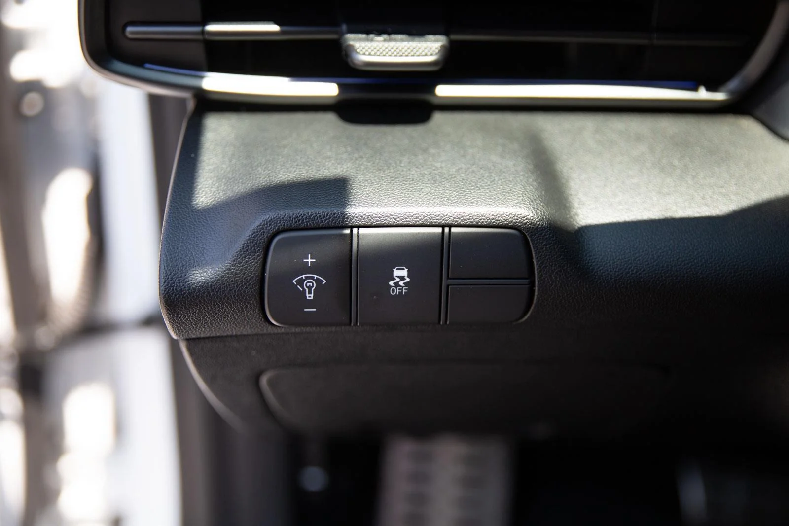 Used 2025 Atlas White Hyundai DCT image 18