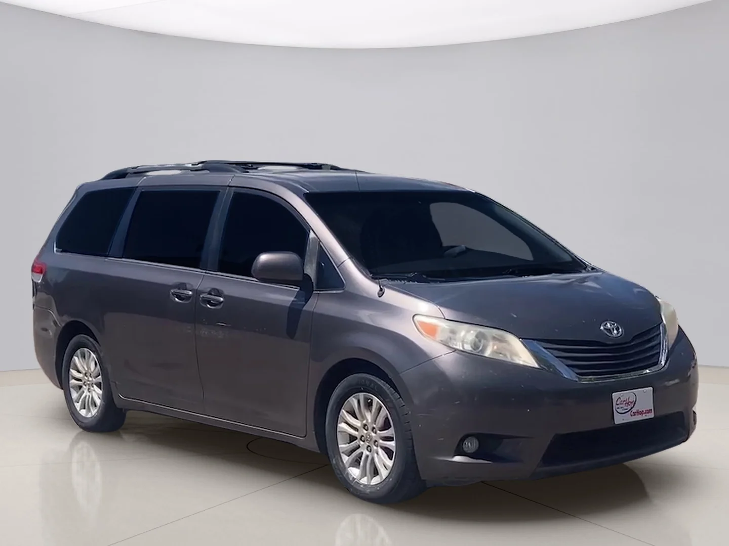 Used 2013 Gray Toyota XLE image 3