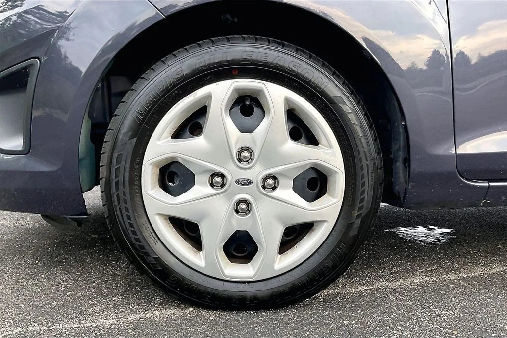 Used 2013 Purple Ford S image 7