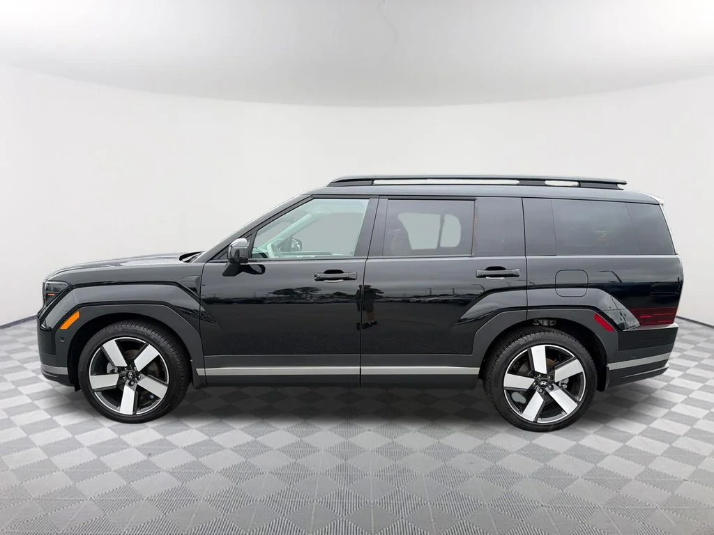 Used 2025 Black Hyundai Limited image 8