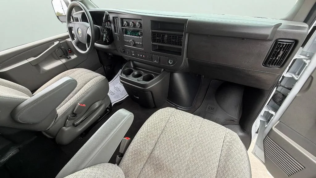 Used 2025 Summit White Chevrolet 1LT image 33