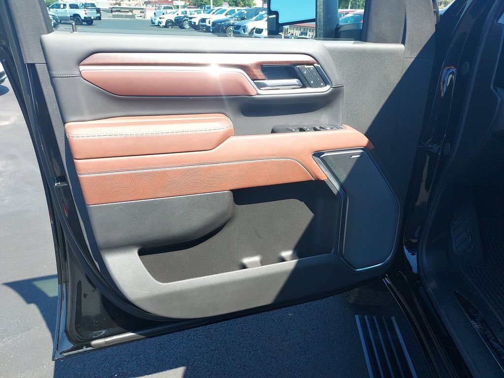 Used 2025 Onyx Black GMC Denali Ultimate image 12