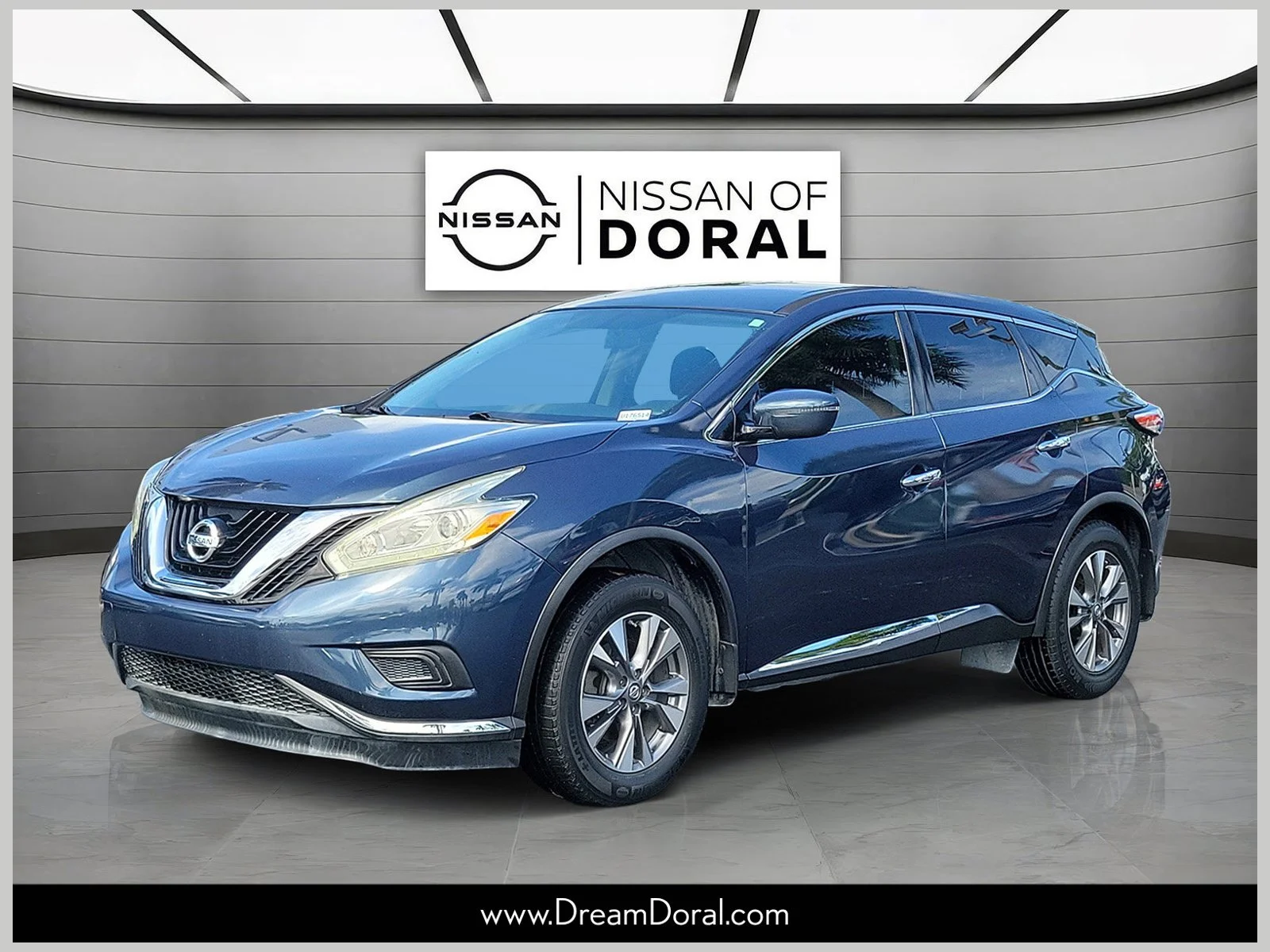 Used 2017 Blue Nissan S image 1