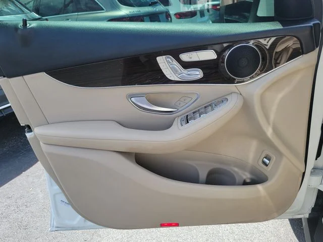 Used 2021 White Mercedes-Benz GLC 300 image 17