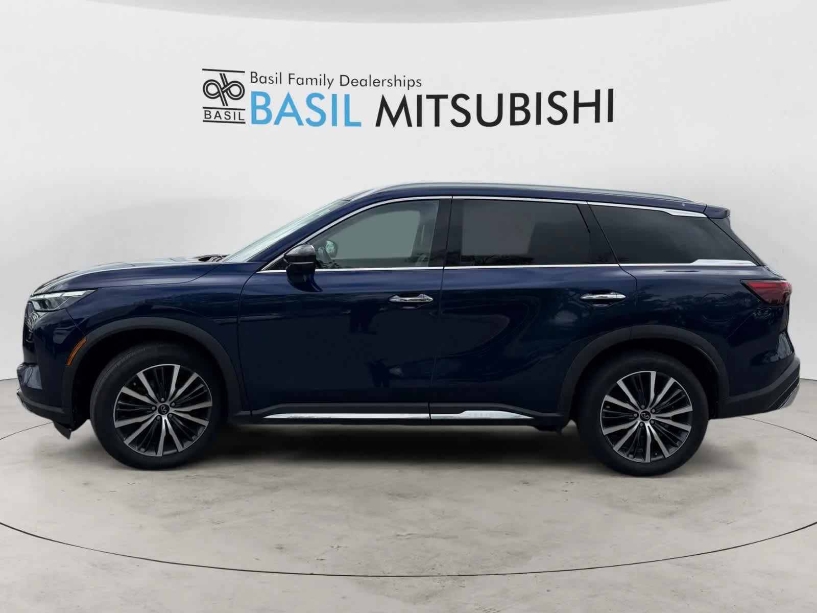 Used 2022 Grand Blue INFINITI SENSORY image 2