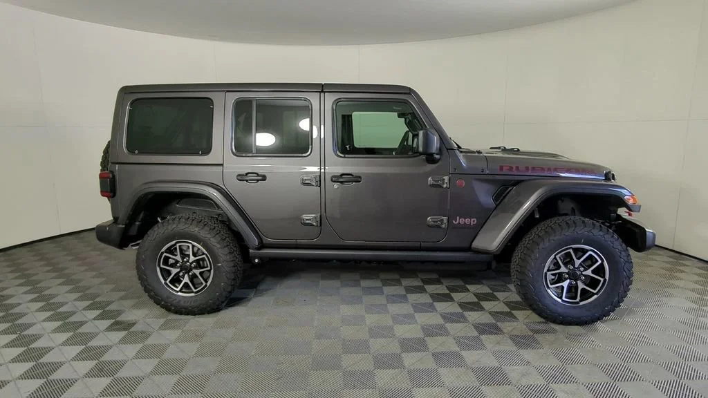 New 2026 Granite Crystal Metallic Clear-Coat Exterior Paint Jeep Rubicon image 4