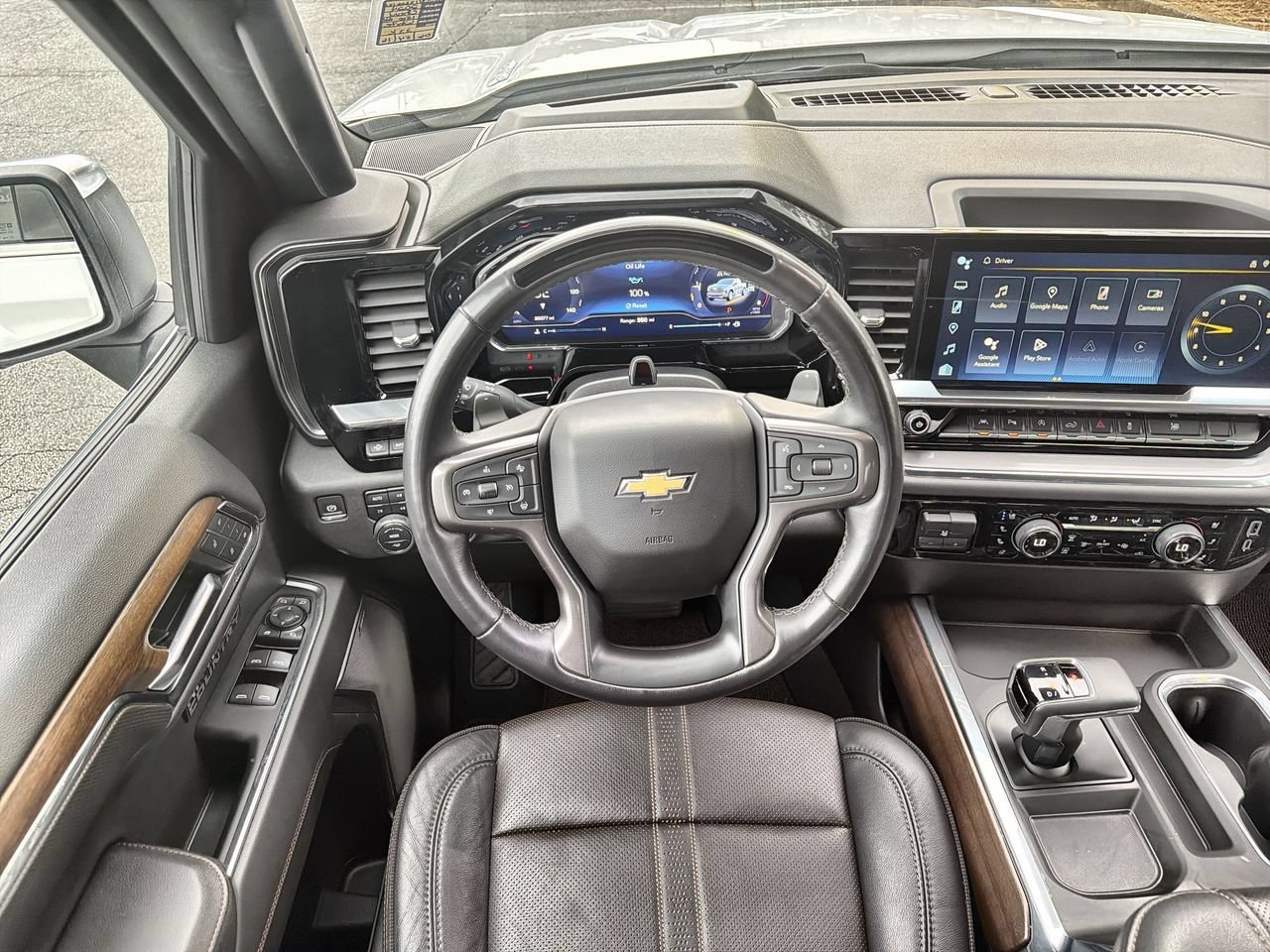Used 2024 Iridescent Pearl Tricoat Chevrolet High Country image 10