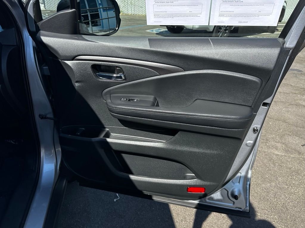 Used 2019  Honda Sport image 15