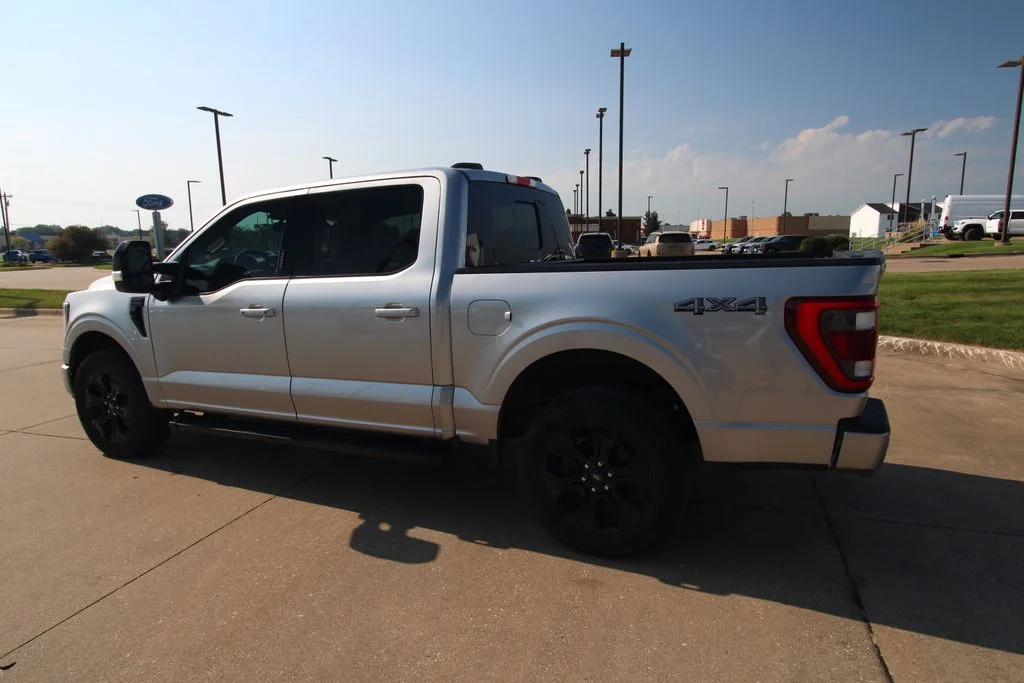 Used 2023  Ford Lariat image 18