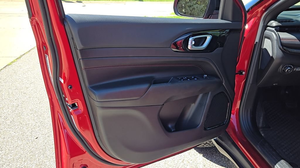 Used 2025 Red Hot Pearlcoat Jeep Trailhawk image 8