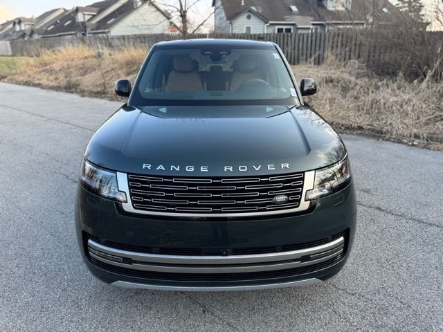 New 2026 Belgravia Green LAND ROVER SE image 3