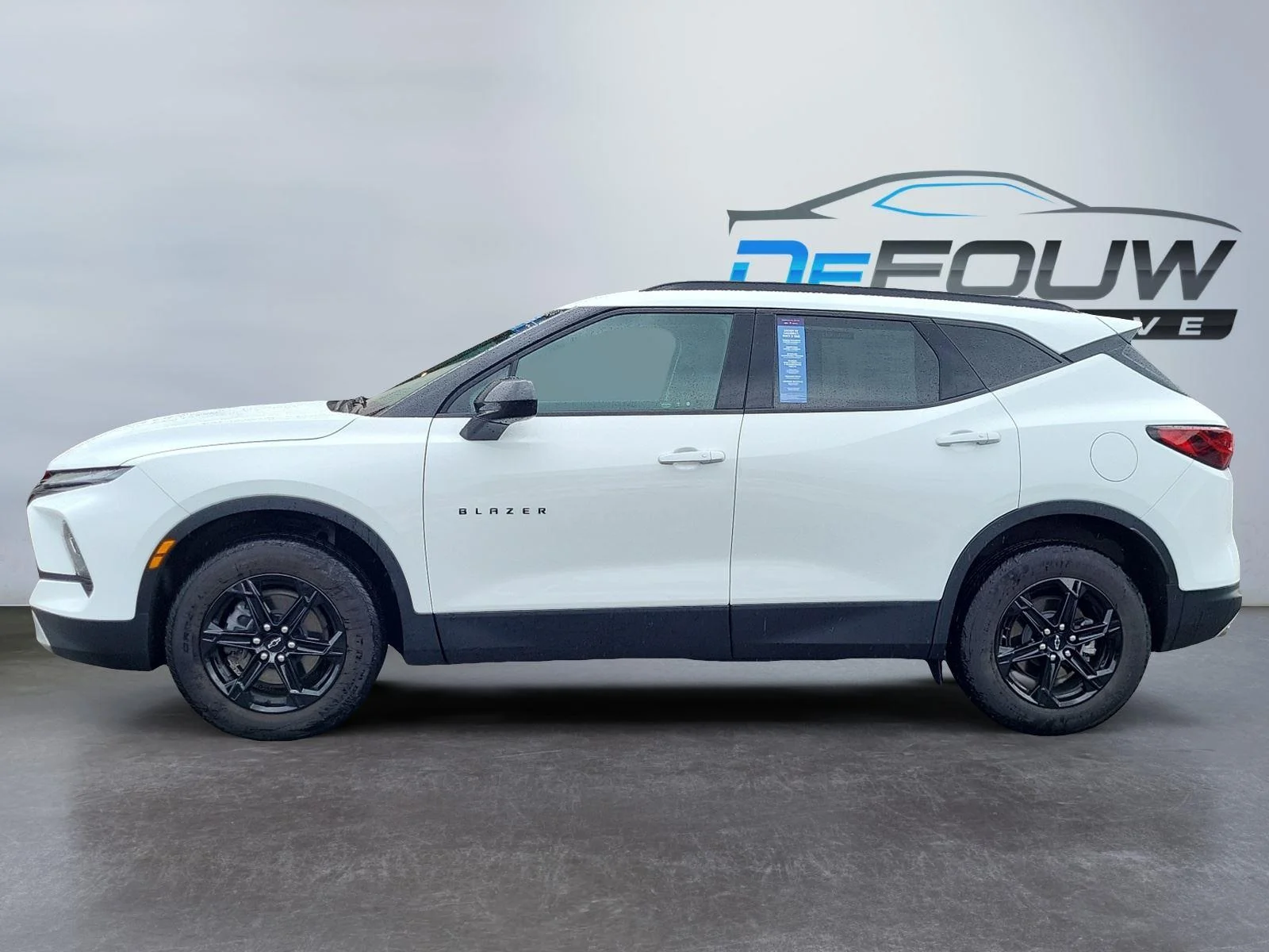 Used 2024 Summit White Chevrolet LT image 6