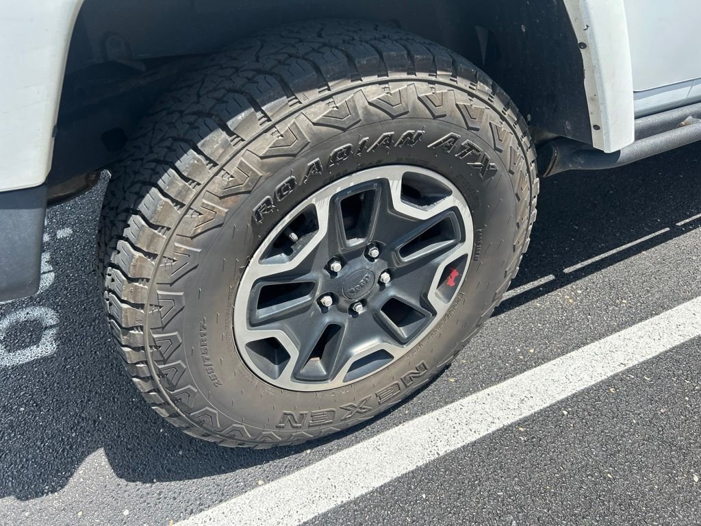 Used 2016 White Jeep Unlimited Rubicon image 6