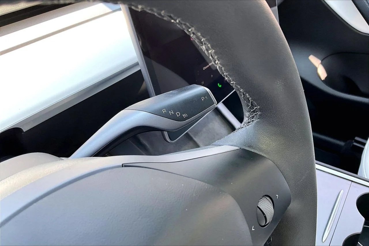 Used 2022  Tesla Long Range image 33