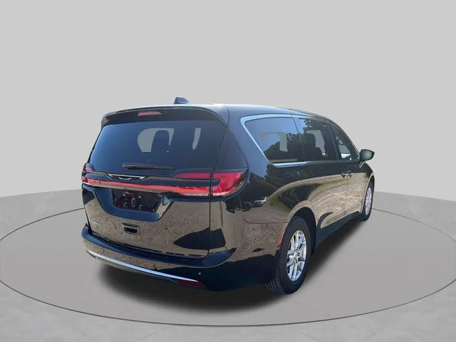 New 2027 Diamond Black Crystal Pearl-Coat Exterior Paint Chrysler Select image 4
