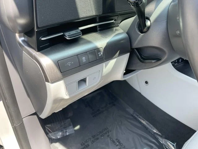 Used 2025 Gray Hyundai SEL image 21