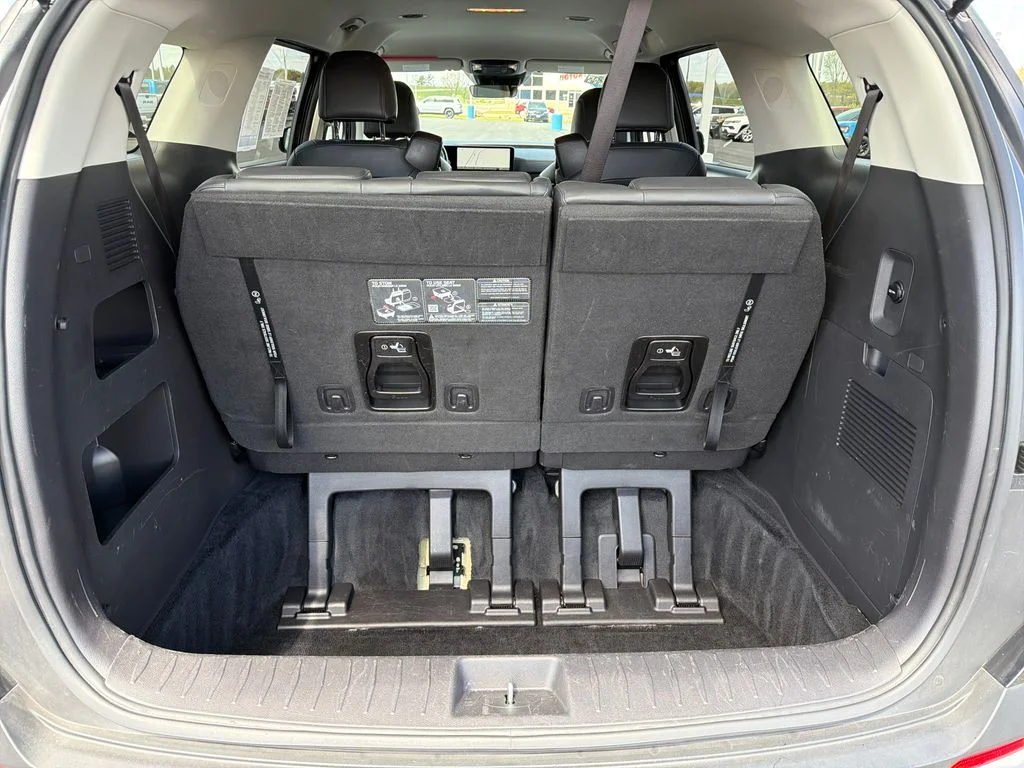 Used 2025 Gray Kia LXS image 22