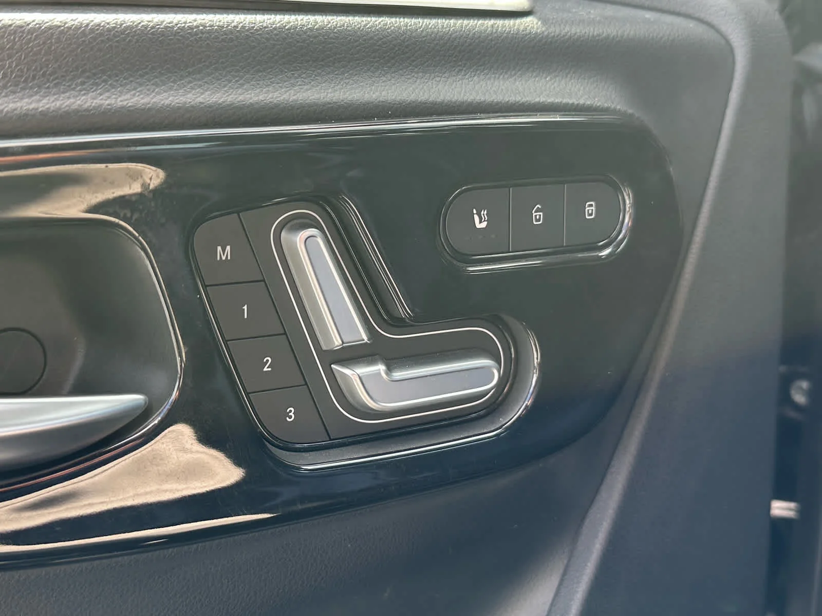 Used 2022 Obsidian Black Metallic Mercedes-Benz  image 15