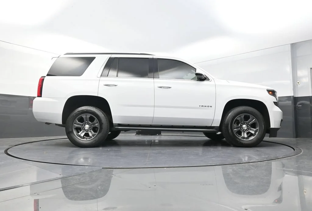 Used 2018 White Chevrolet LS image 28