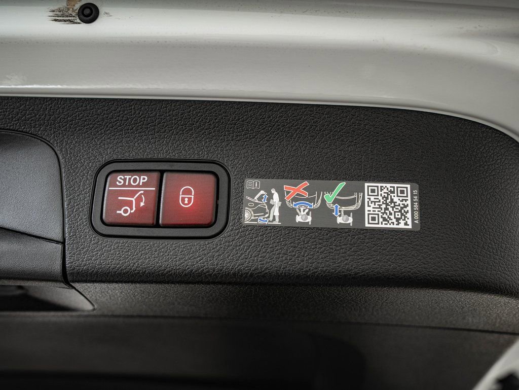 New 2026 MANUFAKTUR Moonlight White Metallic Mercedes-Benz GLS 580 image 42