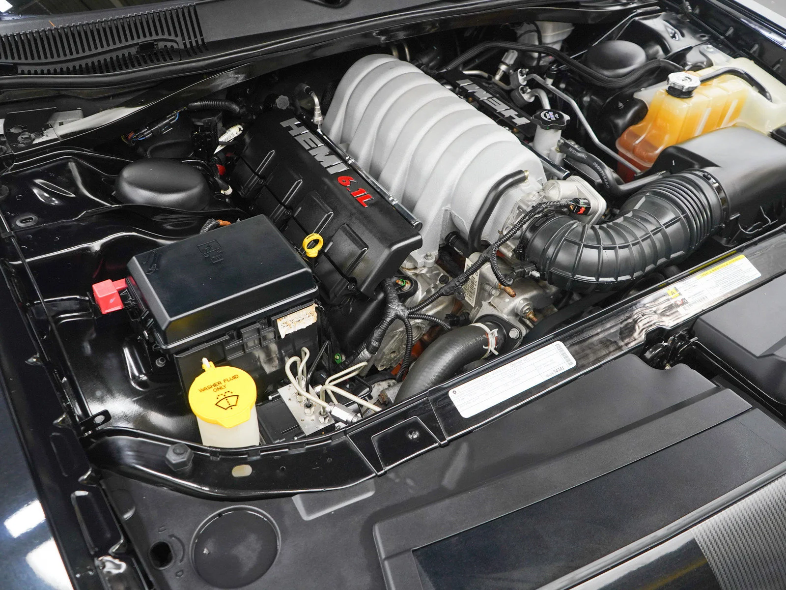 Used 2008 Brilliant Black Crystal Pearlcoat Dodge SRT8 image 31