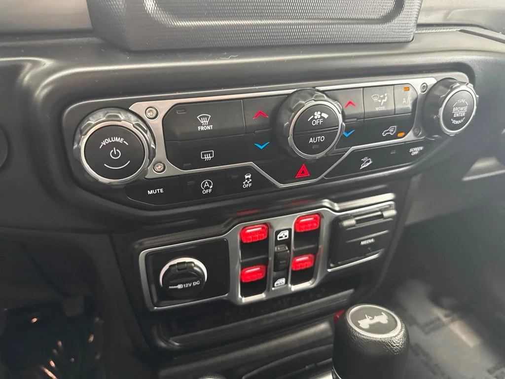 Used 2020 Gray Jeep Unlimited Sahara image 25