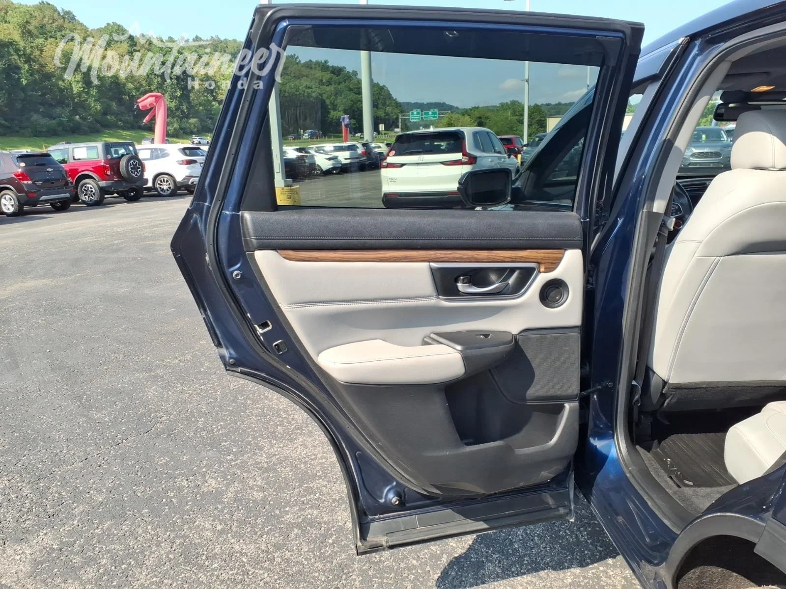 Used 2018 Obsidian Blue Pearl Honda EX-L image 15