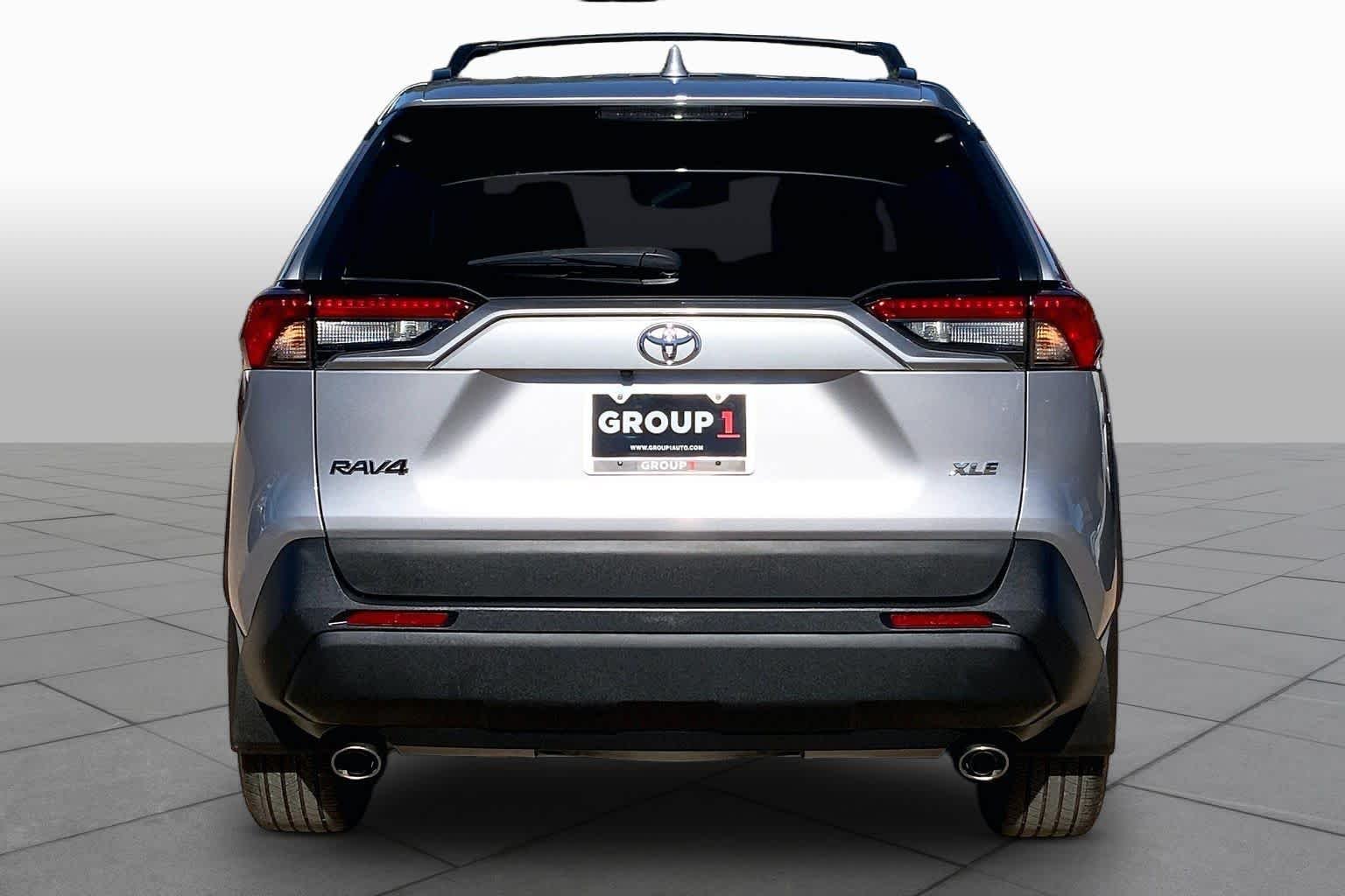 Used 2024 Silver Sky Metallic Toyota XLE Premium image 5