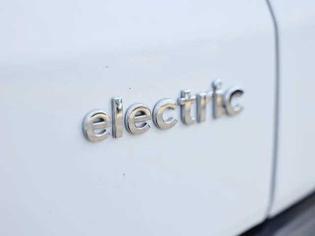 Used 2023 Lunar White Hyundai SEL image 11