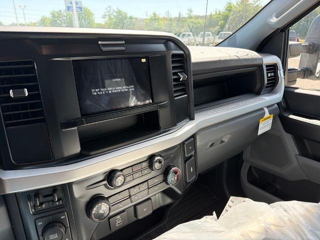 2025 Ford F-600 Super Duty Chassis Cab XL - Photo 50
