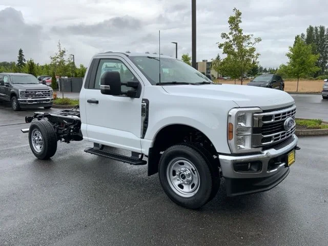 New 2025 Oxford White Ford XL image 3