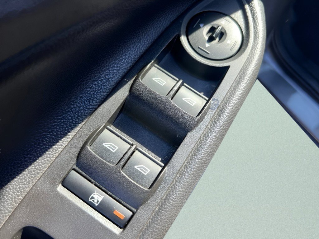 Used 2015 Magnetic Ford SE image 23