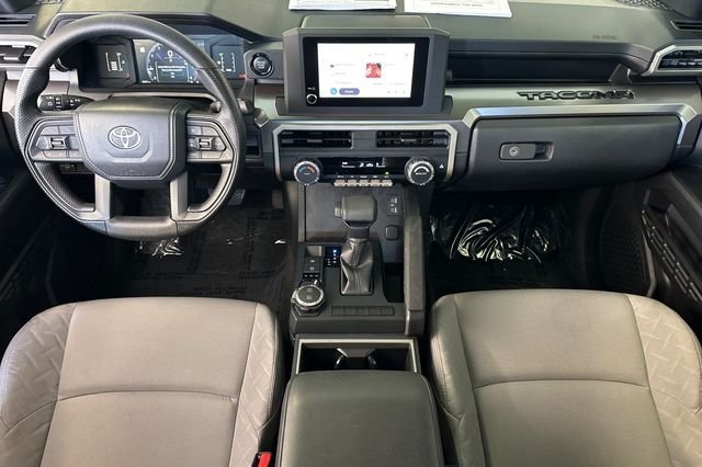 Used 2025  Toyota SR5 image 15