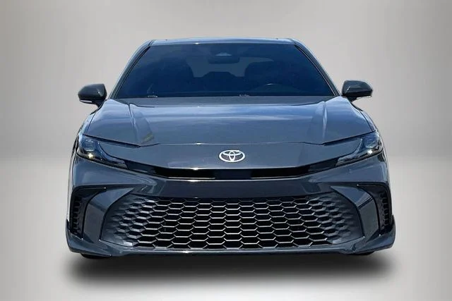 Used 2025  Toyota SE image 3