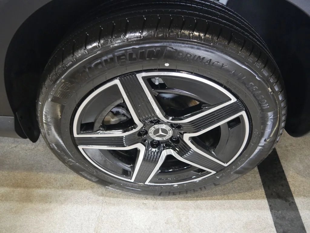 New 2026 Polar White Mercedes-Benz GLC 300 image 13