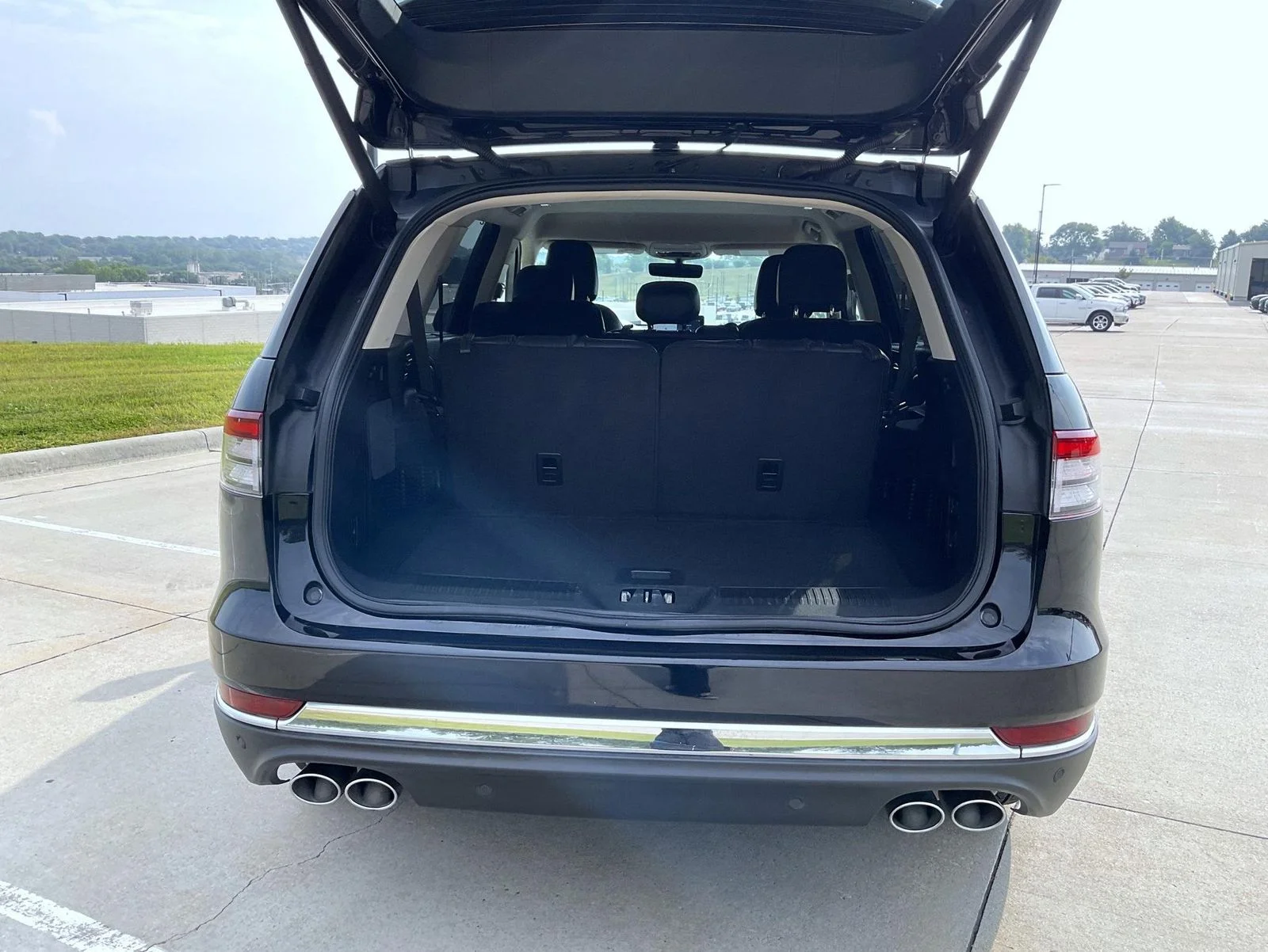 Certified Used 2023 Black Lincoln Livery image 9