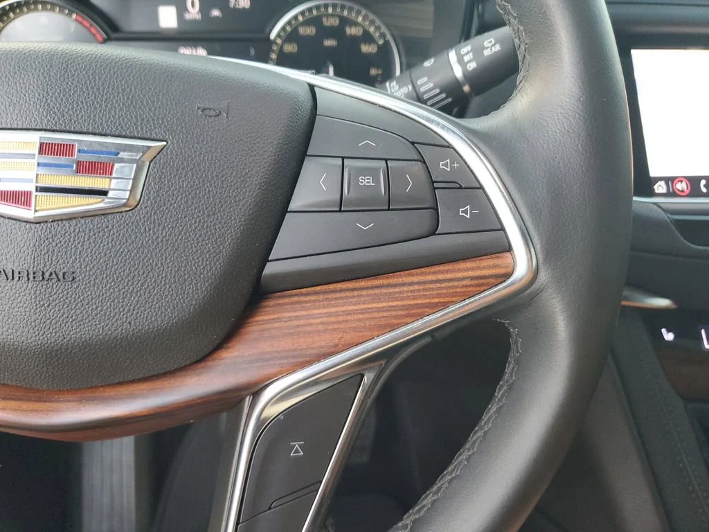 Used 2020 CRYSTAL WHITE TRICOAT Cadillac Premium Luxury FWD image 22