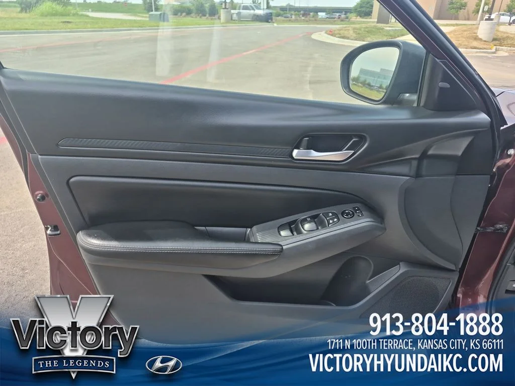 Used 2025 Red Nissan 2.5 SV image 10
