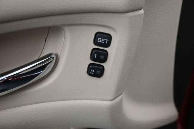 Used 2022 Red Nissan Platinum image 21