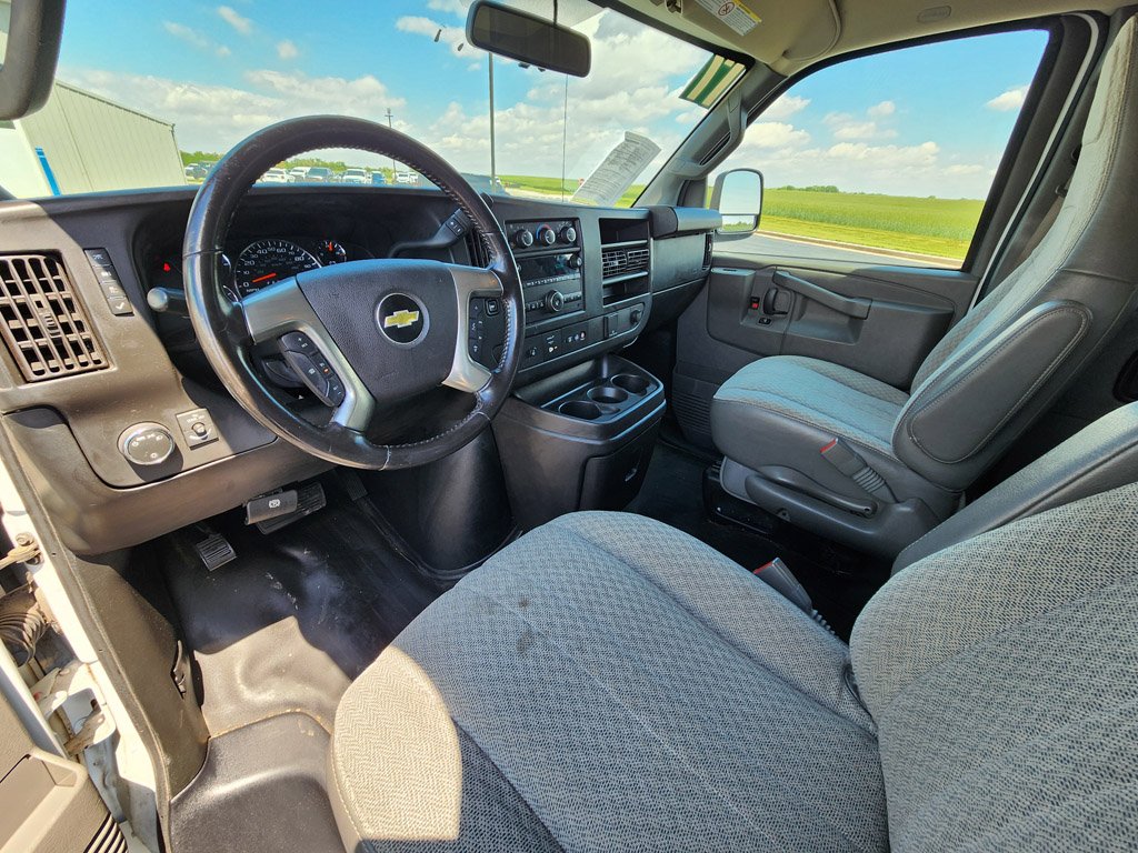 Used 2017 Summit White Chevrolet LS image 9