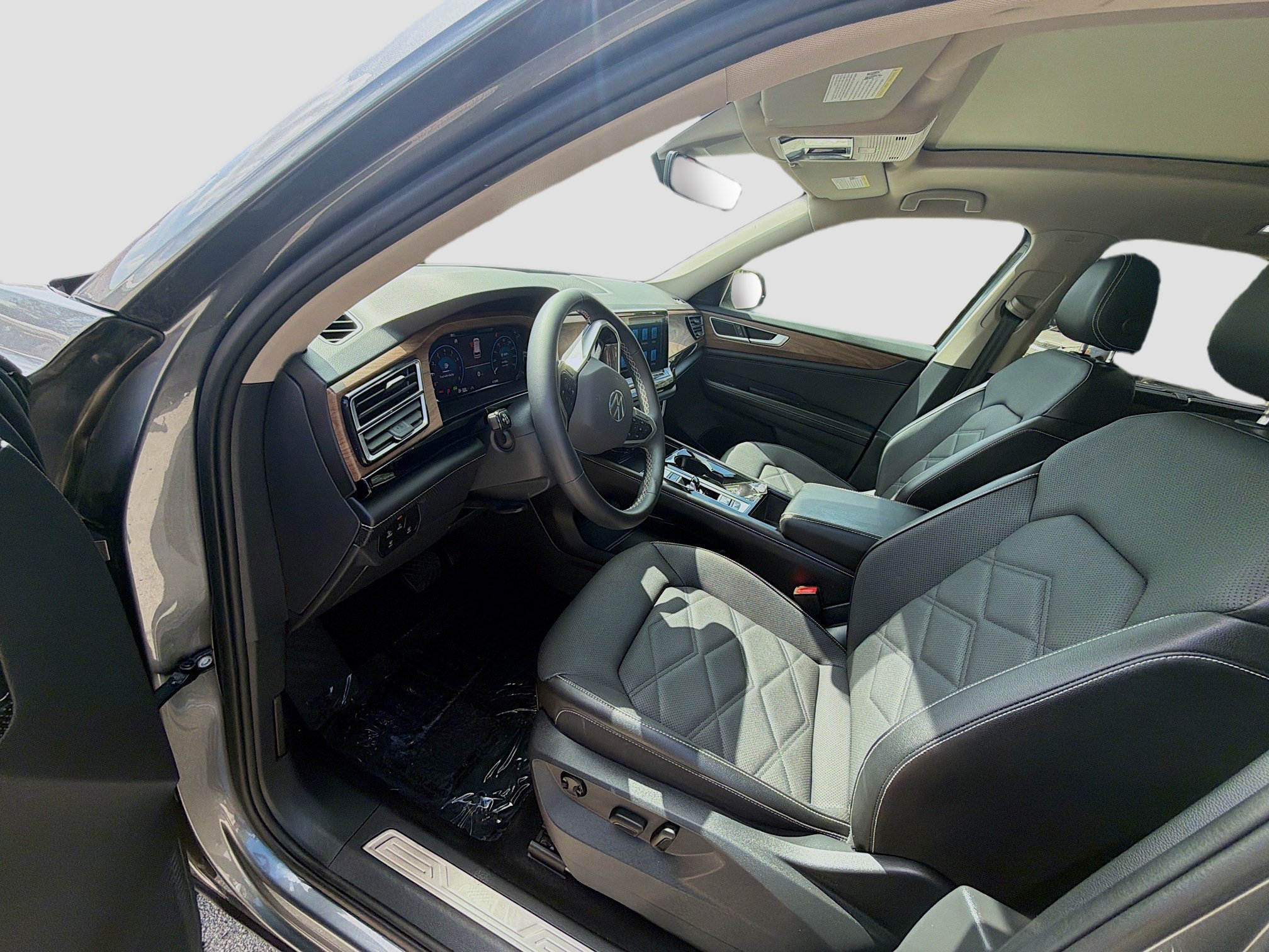 Used 2024 Platinum Gray Metallic Volkswagen 2.0T SE w/Technology image 7